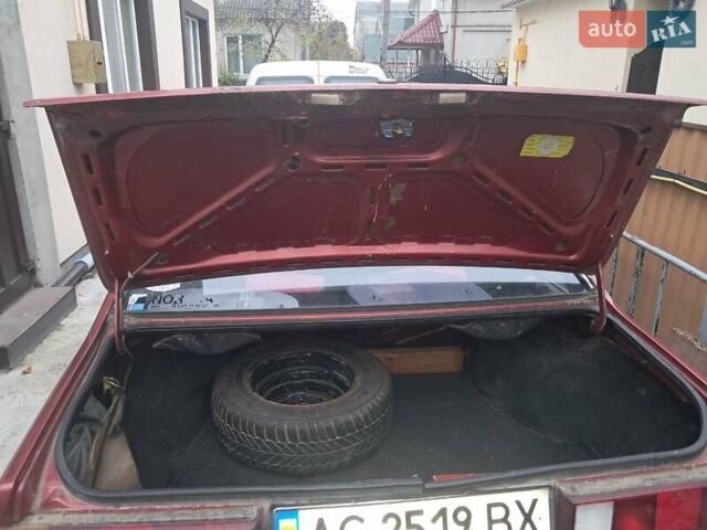 Красный Фольксваген Сантана, объемом двигателя 1.8 л и пробегом 320 тыс. км за 650 $, фото 5 на Automoto.ua