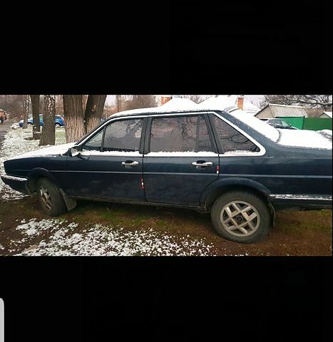 Синий Фольксваген Сантана, объемом двигателя 19 л и пробегом 200 тыс. км за 650 $, фото 5 на Automoto.ua