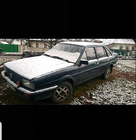 Синий Фольксваген Сантана, объемом двигателя 19 л и пробегом 200 тыс. км за 650 $, фото 2 на Automoto.ua