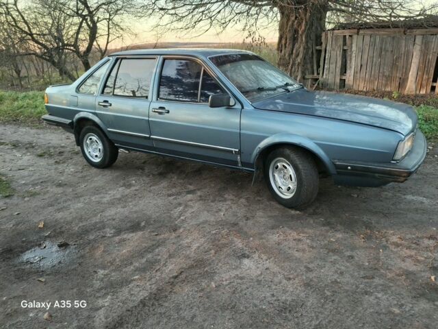 Синий Фольксваген Сантана, объемом двигателя 1.8 л и пробегом 300 тыс. км за 1000 $, фото 7 на Automoto.ua