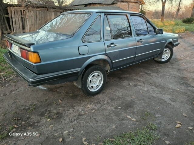 Синий Фольксваген Сантана, объемом двигателя 1.8 л и пробегом 300 тыс. км за 1000 $, фото 1 на Automoto.ua