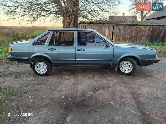 Зеленый Фольксваген Сантана, объемом двигателя 1.76 л и пробегом 300 тыс. км за 1000 $, фото 3 на Automoto.ua