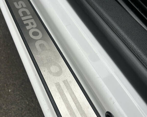 Білий Фольксваген Скірокко, об'ємом двигуна 1.4 л та пробігом 265 тис. км за 8100 $, фото 10 на Automoto.ua