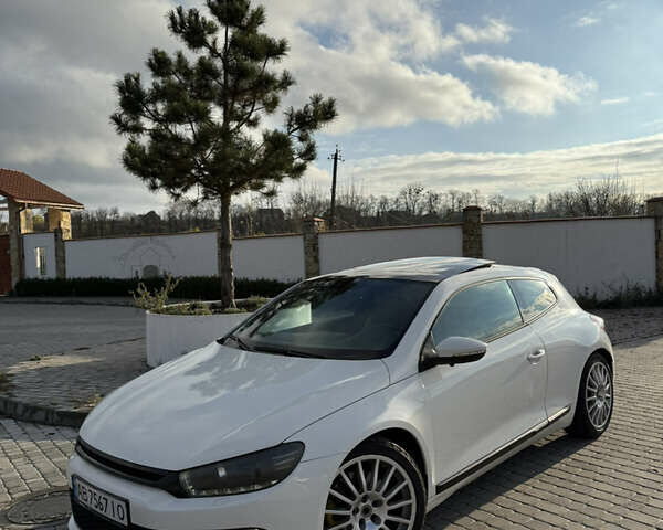 Белый Фольксваген Скирокко, объемом двигателя 1.39 л и пробегом 220 тыс. км за 8599 $, фото 2 на Automoto.ua