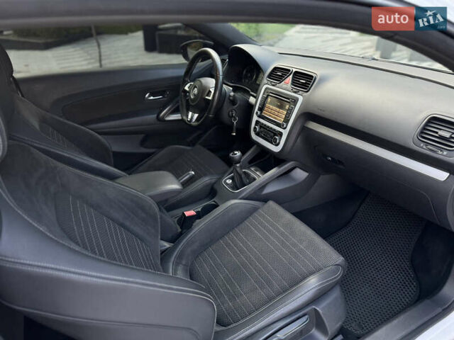 Белый Фольксваген Скирокко, объемом двигателя 1.97 л и пробегом 350 тыс. км за 5999 $, фото 24 на Automoto.ua