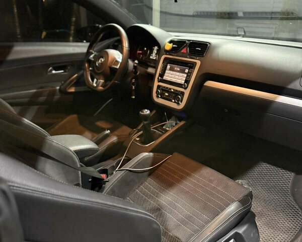 Белый Фольксваген Скирокко, объемом двигателя 1.97 л и пробегом 354 тыс. км за 7000 $, фото 9 на Automoto.ua