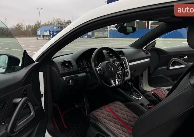 Білий Фольксваген Скірокко, об'ємом двигуна 1.39 л та пробігом 223 тис. км за 9800 $, фото 17 на Automoto.ua