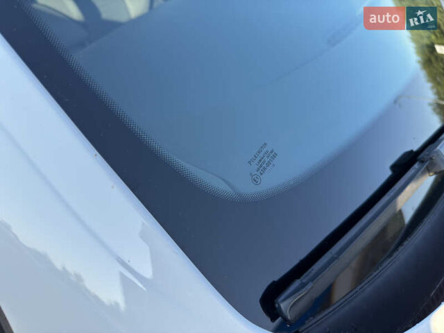 Білий Фольксваген Скірокко, об'ємом двигуна 1.98 л та пробігом 130 тис. км за 13000 $, фото 13 на Automoto.ua