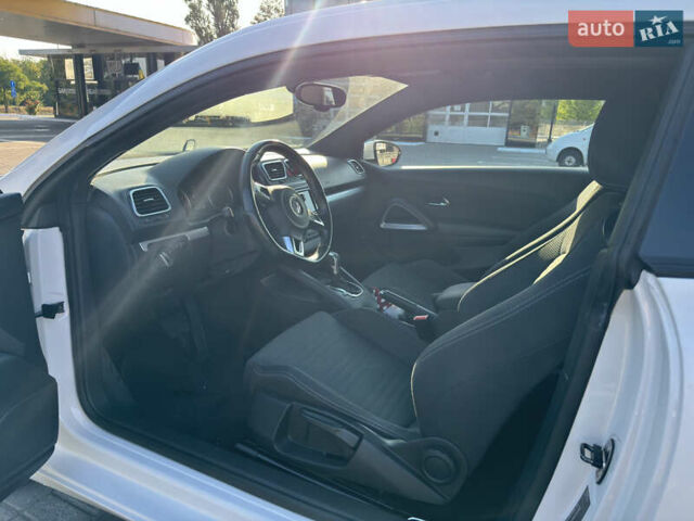 Білий Фольксваген Скірокко, об'ємом двигуна 1.98 л та пробігом 130 тис. км за 13000 $, фото 14 на Automoto.ua