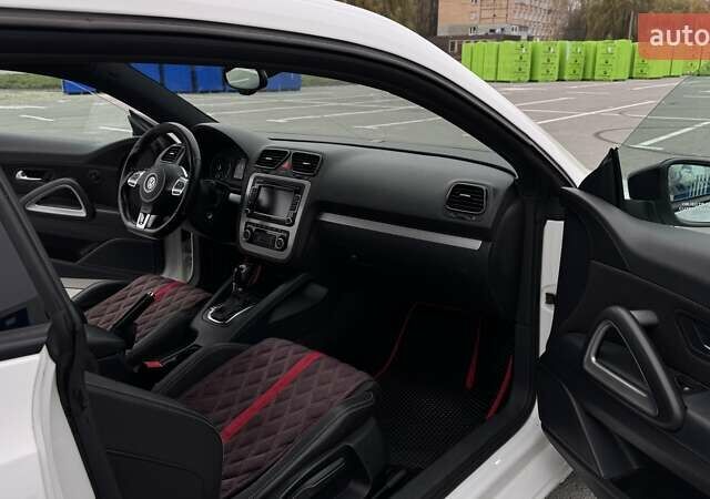 Білий Фольксваген Скірокко, об'ємом двигуна 1.39 л та пробігом 223 тис. км за 9800 $, фото 23 на Automoto.ua