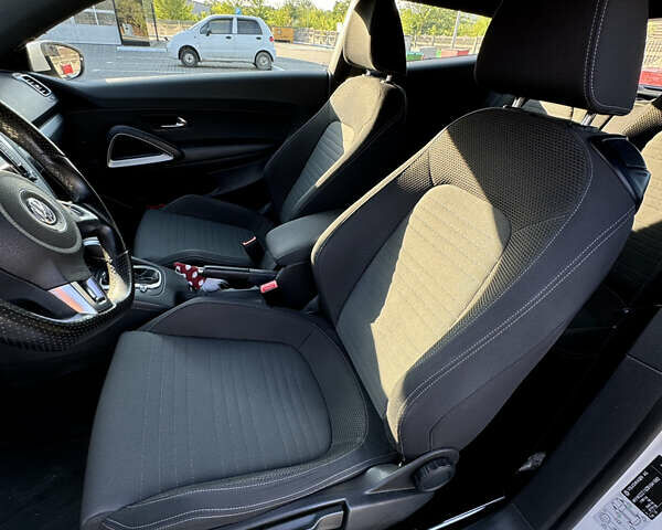 Білий Фольксваген Скірокко, об'ємом двигуна 1.98 л та пробігом 130 тис. км за 13000 $, фото 16 на Automoto.ua