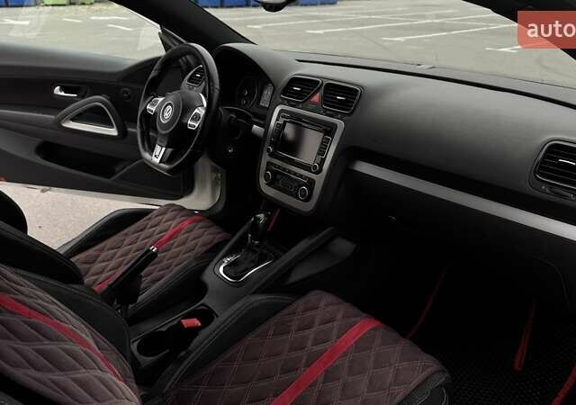 Білий Фольксваген Скірокко, об'ємом двигуна 1.39 л та пробігом 223 тис. км за 9800 $, фото 24 на Automoto.ua