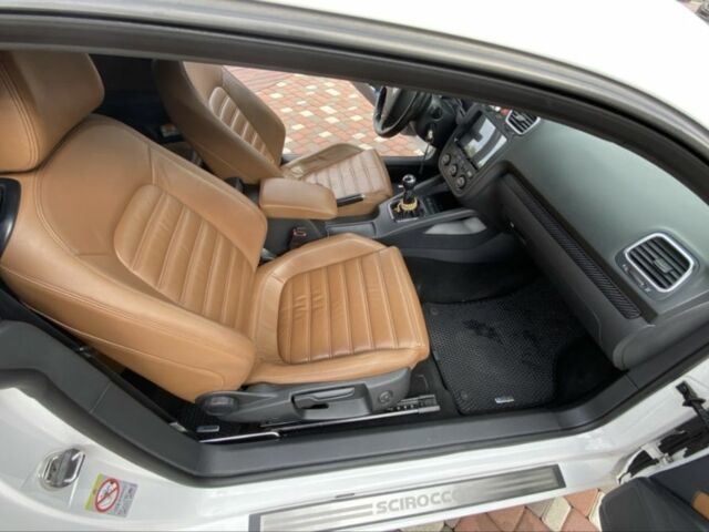 Белый Фольксваген Скирокко, объемом двигателя 1.4 л и пробегом 240 тыс. км за 7299 $, фото 12 на Automoto.ua