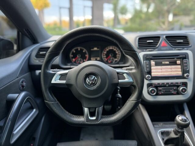 Белый Фольксваген Скирокко, объемом двигателя 2 л и пробегом 350 тыс. км за 5999 $, фото 16 на Automoto.ua