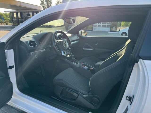 Белый Фольксваген Скирокко, объемом двигателя 2 л и пробегом 130 тыс. км за 10500 $, фото 6 на Automoto.ua