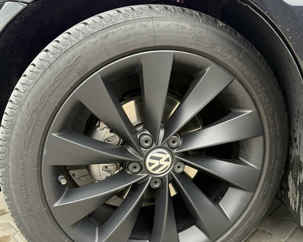 Черный Фольксваген Скирокко, объемом двигателя 2 л и пробегом 245 тыс. км за 8400 $, фото 9 на Automoto.ua