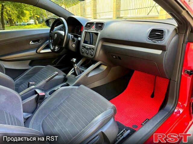 Красный Фольксваген Скирокко, объемом двигателя 1.4 л и пробегом 228 тыс. км за 6950 $, фото 8 на Automoto.ua