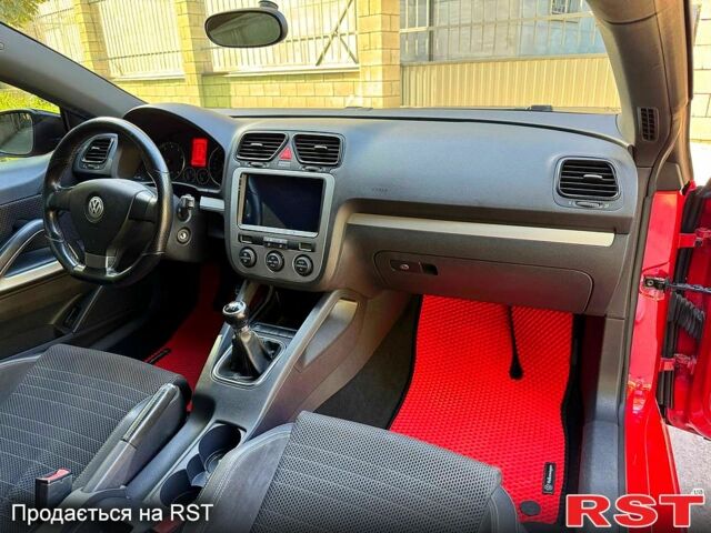 Красный Фольксваген Скирокко, объемом двигателя 1.4 л и пробегом 228 тыс. км за 6950 $, фото 7 на Automoto.ua