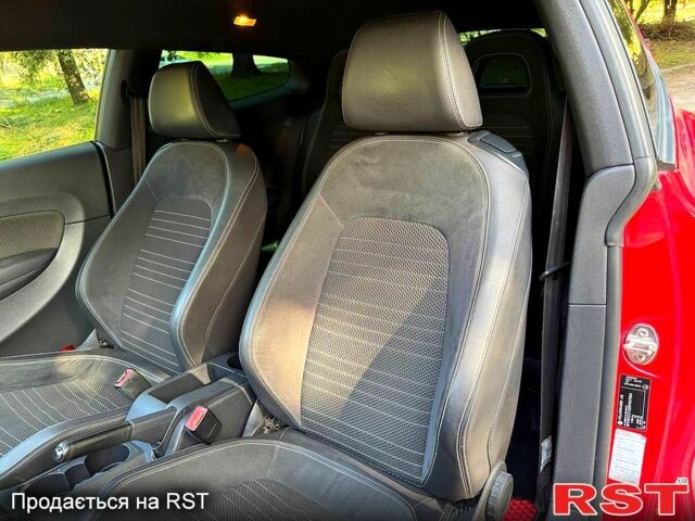 Красный Фольксваген Скирокко, объемом двигателя 1.4 л и пробегом 228 тыс. км за 6950 $, фото 11 на Automoto.ua