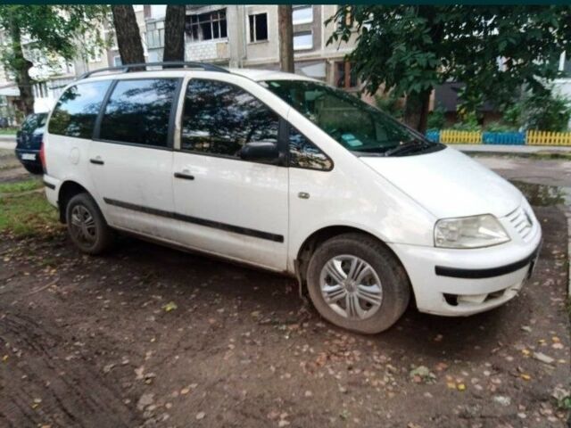 Белый Фольксваген Шаран, объемом двигателя 0 л и пробегом 400 тыс. км за 2200 $, фото 1 на Automoto.ua