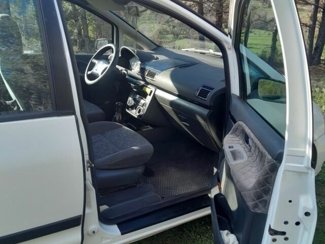 Белый Фольксваген Шаран, объемом двигателя 1.9 л и пробегом 390 тыс. км за 4300 $, фото 9 на Automoto.ua