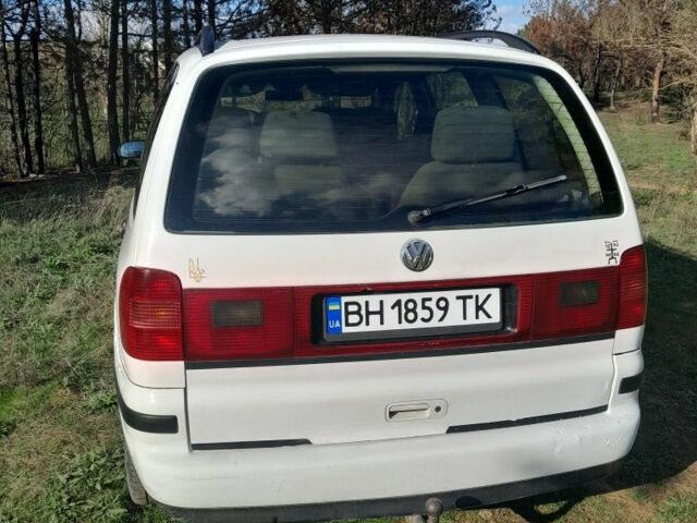 Белый Фольксваген Шаран, объемом двигателя 1.9 л и пробегом 390 тыс. км за 4300 $, фото 2 на Automoto.ua