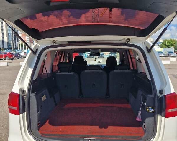 Белый Фольксваген Шаран, объемом двигателя 1.97 л и пробегом 314 тыс. км за 11500 $, фото 4 на Automoto.ua