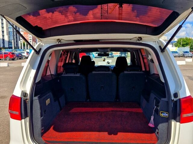 Белый Фольксваген Шаран, объемом двигателя 2 л и пробегом 310 тыс. км за 11500 $, фото 2 на Automoto.ua