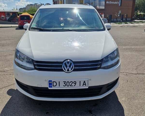 Белый Фольксваген Шаран, объемом двигателя 1.97 л и пробегом 314 тыс. км за 11500 $, фото 1 на Automoto.ua