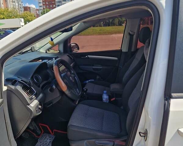 Белый Фольксваген Шаран, объемом двигателя 1.97 л и пробегом 314 тыс. км за 11500 $, фото 5 на Automoto.ua