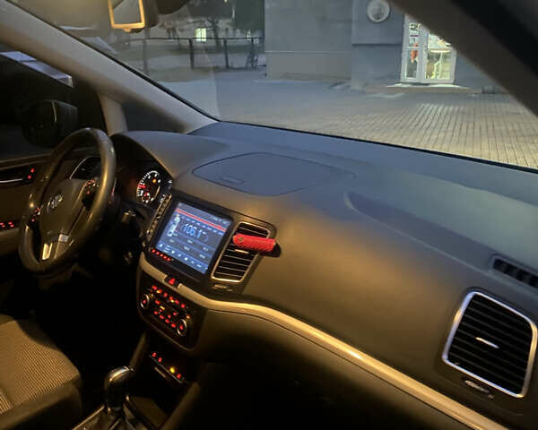 Білий Фольксваген Шаран, об'ємом двигуна 2 л та пробігом 263 тис. км за 11700 $, фото 2 на Automoto.ua