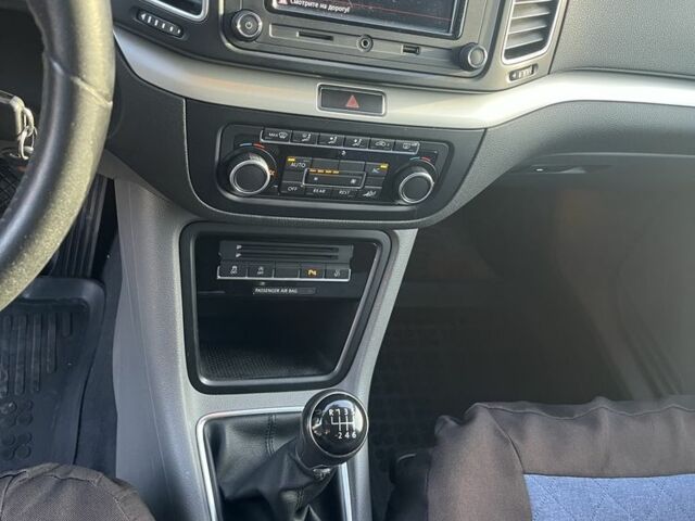 Белый Фольксваген Шаран, объемом двигателя 2 л и пробегом 315 тыс. км за 8600 $, фото 11 на Automoto.ua