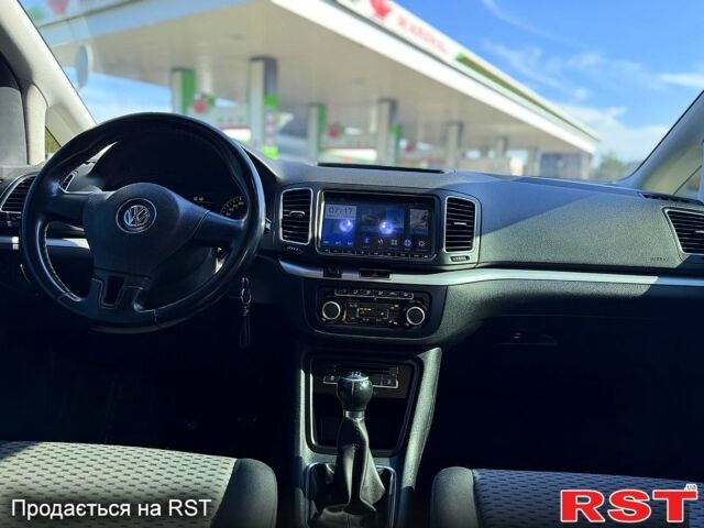 Білий Фольксваген Шаран, об'ємом двигуна 2 л та пробігом 260 тис. км за 9499 $, фото 4 на Automoto.ua