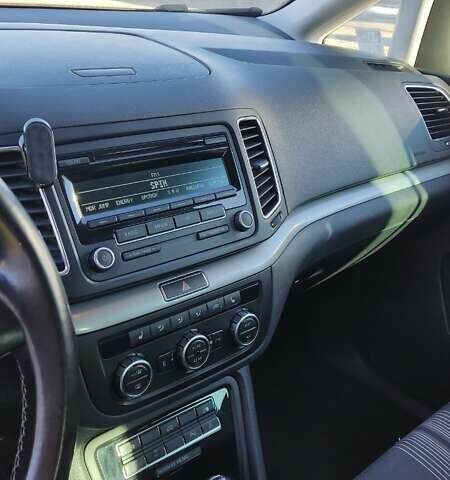 Белый Фольксваген Шаран, объемом двигателя 1.4 л и пробегом 245 тыс. км за 9920 $, фото 11 на Automoto.ua