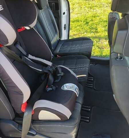 Белый Фольксваген Шаран, объемом двигателя 1.4 л и пробегом 245 тыс. км за 9920 $, фото 10 на Automoto.ua