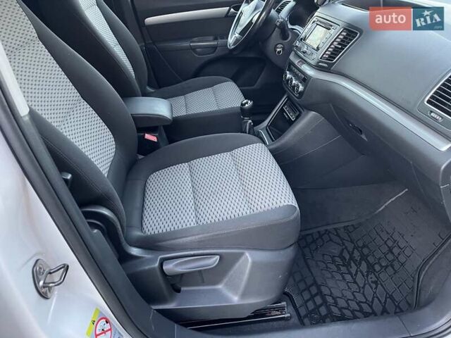 Белый Фольксваген Шаран, объемом двигателя 2 л и пробегом 235 тыс. км за 11350 $, фото 22 на Automoto.ua