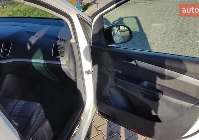 Белый Фольксваген Шаран, объемом двигателя 1.4 л и пробегом 245 тыс. км за 9920 $, фото 14 на Automoto.ua