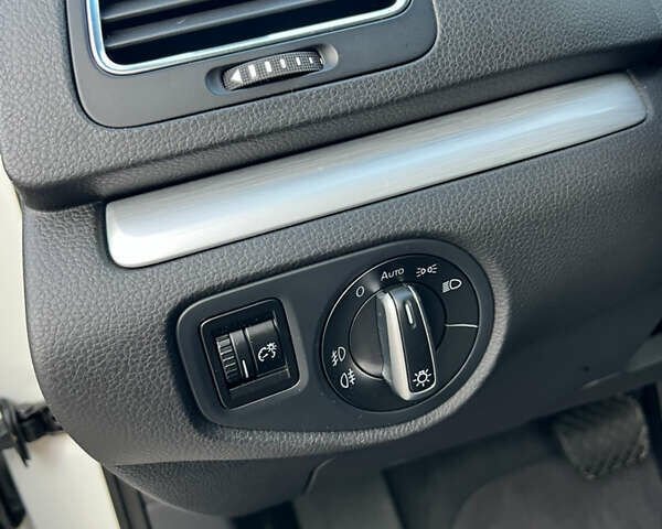 Белый Фольксваген Шаран, объемом двигателя 1.97 л и пробегом 276 тыс. км за 14200 $, фото 44 на Automoto.ua