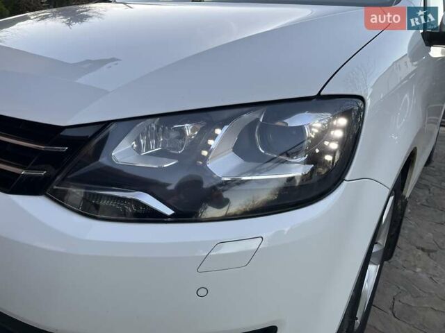 Белый Фольксваген Шаран, объемом двигателя 2 л и пробегом 235 тыс. км за 11350 $, фото 7 на Automoto.ua