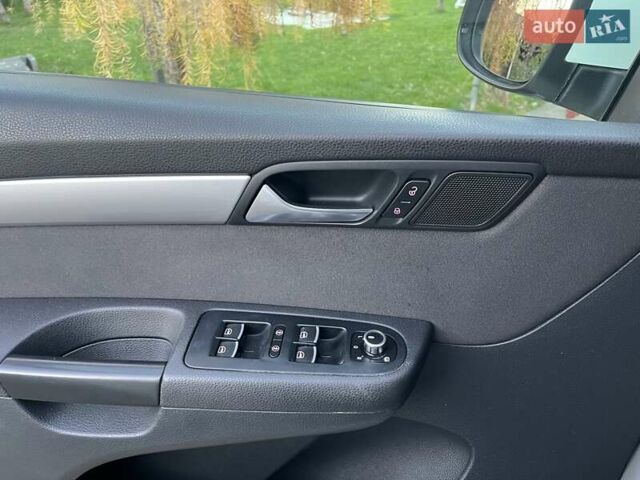 Белый Фольксваген Шаран, объемом двигателя 2 л и пробегом 235 тыс. км за 11350 $, фото 27 на Automoto.ua