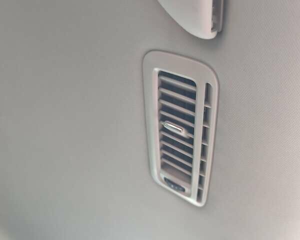 Белый Фольксваген Шаран, объемом двигателя 2 л и пробегом 246 тыс. км за 14299 $, фото 28 на Automoto.ua