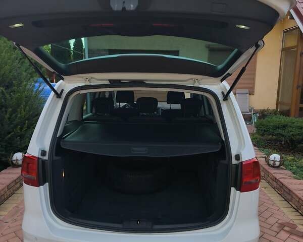 Белый Фольксваген Шаран, объемом двигателя 2 л и пробегом 246 тыс. км за 14299 $, фото 4 на Automoto.ua