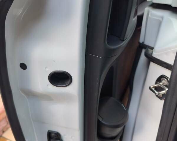 Белый Фольксваген Шаран, объемом двигателя 2 л и пробегом 246 тыс. км за 14299 $, фото 34 на Automoto.ua