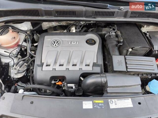 Белый Фольксваген Шаран, объемом двигателя 2 л и пробегом 246 тыс. км за 14299 $, фото 44 на Automoto.ua