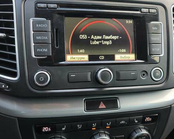 Белый Фольксваген Шаран, объемом двигателя 2 л и пробегом 246 тыс. км за 14299 $, фото 20 на Automoto.ua