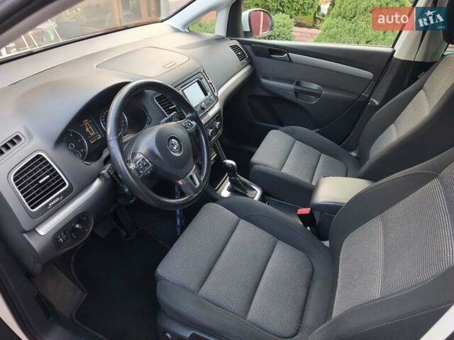 Белый Фольксваген Шаран, объемом двигателя 2 л и пробегом 246 тыс. км за 14299 $, фото 14 на Automoto.ua