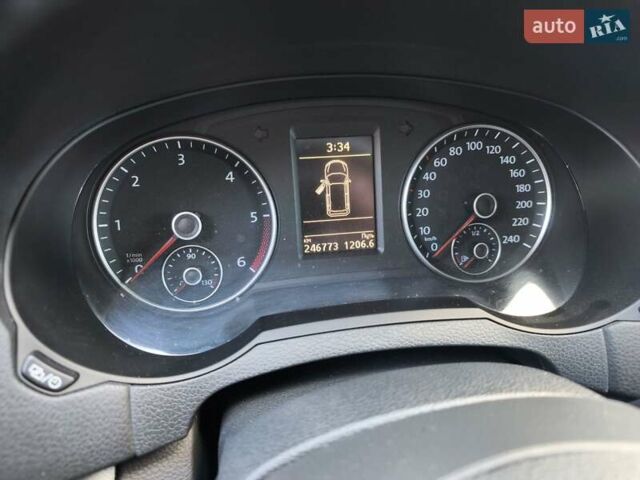 Белый Фольксваген Шаран, объемом двигателя 2 л и пробегом 246 тыс. км за 14299 $, фото 12 на Automoto.ua