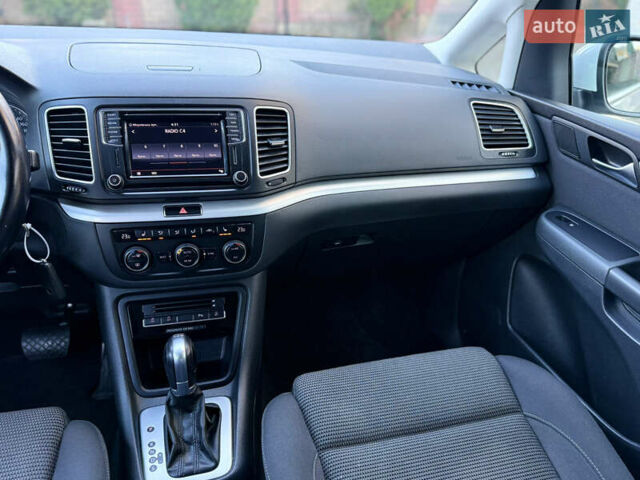 Фольксваген Шаран 2017 в Черновцах на Automoto.ua Белый Фольксваген Шаран, объемом двигателя 1.97 л и пробегом 280 тыс. км за 18800 $, фото 13 на Automoto.ua