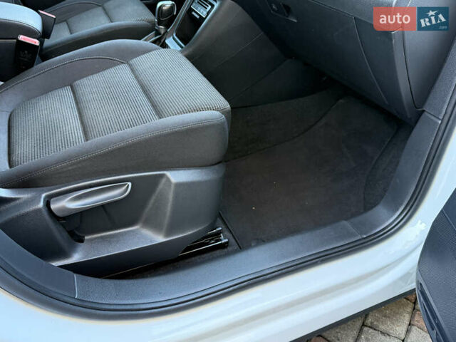 Фольксваген Шаран 2017 в Черновцах на Automoto.ua Белый Фольксваген Шаран, объемом двигателя 1.97 л и пробегом 280 тыс. км за 18800 $, фото 27 на Automoto.ua