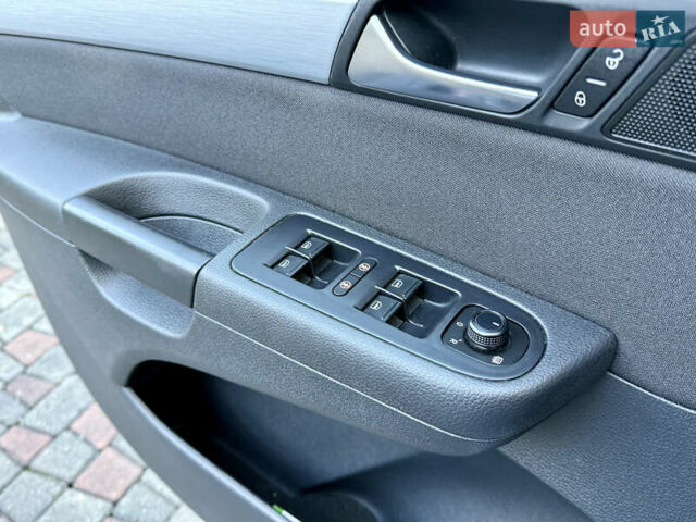 Фольксваген Шаран 2017 в Черновцах на Automoto.ua Белый Фольксваген Шаран, объемом двигателя 1.97 л и пробегом 280 тыс. км за 18800 $, фото 21 на Automoto.ua